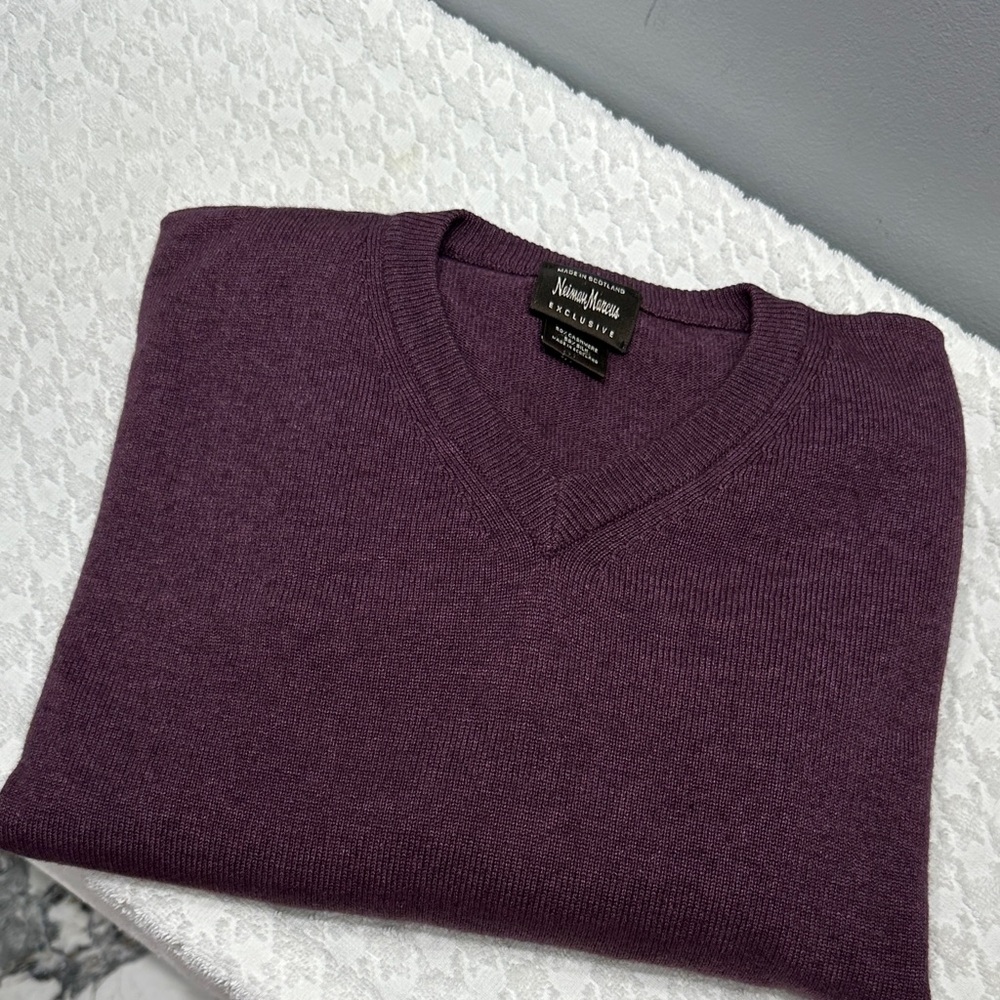 Neiman Marcus Men's V-Neck Sweater in Deep Purple